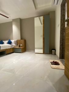 JMB Hotel Height客房内的一张或多张床位
