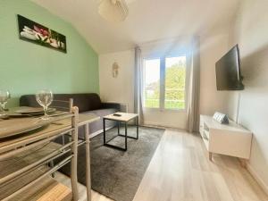 TV a/nebo společenská místnost v ubytování L'Oasis, lumineux et zen + 7 fotografií