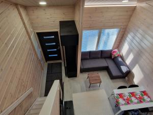 an overhead view of a living room in a tiny house at Metto apartment in Äkäslompolo