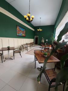 Un lugar para sentarse en Hotel Class Colonial