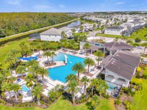 Swimmingpoolen hos eller tæt på Luxury Home - ALL the extras - Sleeps 39