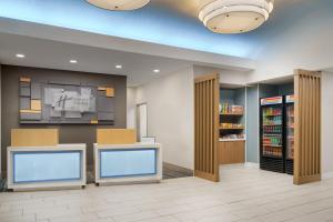 Vstupní hala nebo recepce v ubytování Holiday Inn Express Irondequoit by IHG + 23 fotografií