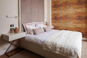 Skylark Central Aparthotel客房内的一张或多张床位