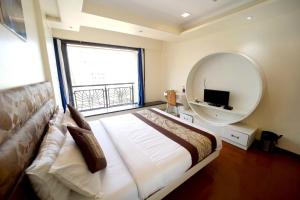 Postel nebo postele na pokoji v ubytování PANCHVATI RESIDENCY ANDHERI WEST + 37 fotografií