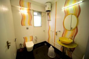 Koupelna v ubytování PANCHVATI RESIDENCY ANDHERI WEST