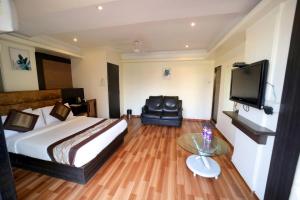 Postel nebo postele na pokoji v ubytování PANCHVATI RESIDENCY ANDHERI WEST