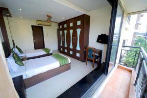 Postel nebo postele na pokoji v ubytování PANCHVATI RESIDENCY ANDHERI WEST