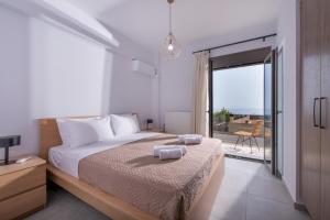 Ένα ή περισσότερα κρεβάτια σε δωμάτιο στο Leon Luxury Home in Rethymno