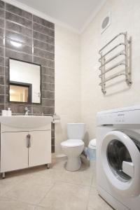 Ένα μπάνιο στο "Deluxe Apartments" C 16-Є - 1221