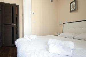 Ένα ή περισσότερα κρεβάτια σε δωμάτιο στο "Deluxe Apartments" C 16-Є - 1221