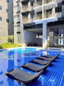 Bazén v ubytování Condo in Pasay S Residences nebo v jeho okolí