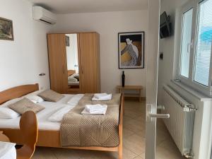 Ένα ή περισσότερα κρεβάτια σε δωμάτιο στο Apartments Villa Bubi
