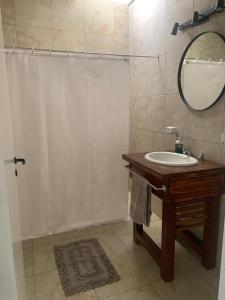 Ένα μπάνιο στο Departamento Confortable 2