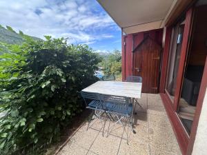 Balkón alebo terasa v ubytovaní Escapade cosy vu montagne Près des pistes 1800 WIFI - 6 personnes