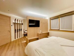 TV a/nebo společenská místnost v ubytování Alpine Rooms and Suites Livigno - Camana Noa -