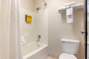 Koupelna v ubytování Best Western Plus Northwind Inn & Suites