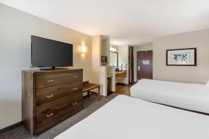 Postel nebo postele na pokoji v ubytování Best Western Plus Northwind Inn & Suites