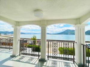 松山市にあるSetouchi no Yado - Vacation STAY 17689の家のバルコニーから水の景色を望めます。 +7枚の写真