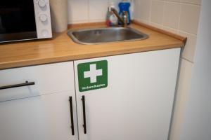 a kitchen counter with a hospital sign on a cabinet at Monteurwohnung mit Top-Anbindung - Atrium in Pfungstadt +36 photos