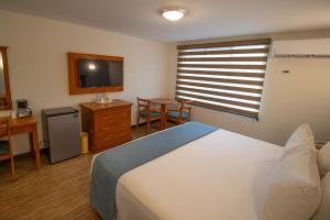 Кровать или кровати в номере Araiza Palmira Hotel y Centro de Convenciones