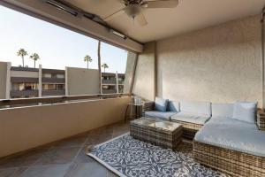 Afbeelding uit fotogalerij van Old Town Condo with 2 King Size Suites in Scottsdale