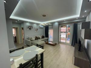 TV a/nebo společenská místnost v ubytování "Complex Delijorgji" Apartment