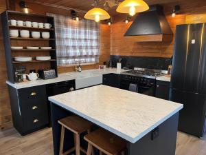 Dapur atau dapur kecil di The Bavarian Chalet