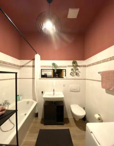 a bathroom with a sink and a toilet and a tub at K2-Project - Dschungel-Abenteuer in Chemnitz