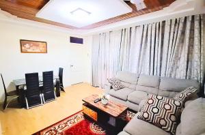 Galeriebild der Unterkunft Cozy Luxury Hideouts in North Ridge, 10 mins from the Airport & Tang Palace, 5 mins from Alisa Hotel, Kempinski & Movenpick, close to Supermarkets & Tourist Attractions in Accra + 64 Fotos