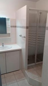 Ένα μπάνιο στο Cambo Centre, commerces et nature à 5 min à pied et proche Thermes +10 φωτογραφίες