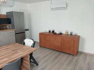 Η κουζίνα ή μικρή κουζίνα στο Petite maison