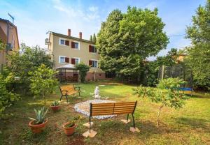 Vonkajšia záhrada v ubytovaní Apartment Ljilja