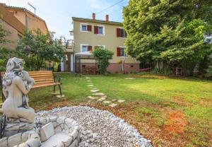 Vonkajšia záhrada v ubytovaní Apartment Ljilja
