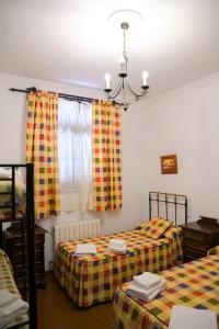 Postel nebo postele na pokoji v ubytování Casa Rural LA ENCINA