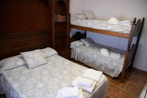 Postel nebo postele na pokoji v ubytování Casa Rural LA ENCINA