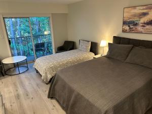 Ένα ή περισσότερα κρεβάτια σε δωμάτιο στο Gibsons Landing Inn
