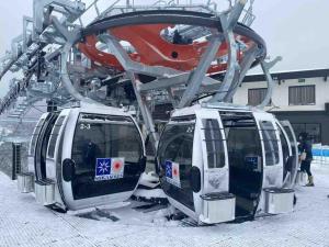 a ski lift with two skis on top at 志賀高原 白い温泉 渓谷の湯 in Yamanouchi +132 photos