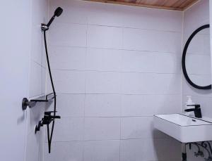 Koupelna v ubytování Casa Blue"머무는 여행자를 위한 밤의 감성 공간 in 경주" 황리단길5분,도보여행,독채,호스트 정보 확인 필수 + 37 fotografií