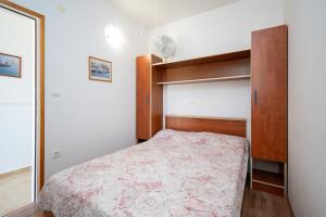 Postel nebo postele na pokoji v ubytování Apartment Veli Rat 438b