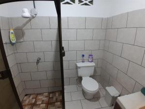 Vannituba majutusasutuses Riverside Oasis Cabin with A C