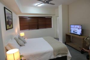 Et tv og/eller underholdning på Zen Bridgeport - Waterfront - Balcony Dining - Pool