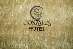 Certificato, attestato, insegna o altro documento esposto da Gonzales Hotel