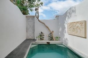 Bazén v ubytování Villa Nakula Suites nebo v jeho okolí