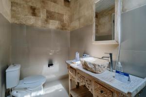 Koupelna v ubytování Villa Nakula Suites