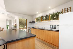 Gallery image of Otway Vista Five - BYO Linen in Apollo Bay