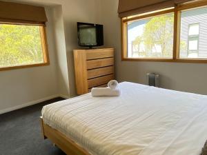 Postel nebo postele na pokoji v ubytování Tomarlin Views 1 - Thredbo