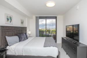a bedroom with a large bed and a large window at Luxury 1BD/1BT Apartment in Downtown Doral in Miami +18 photos