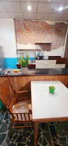 Kuchyň nebo kuchyňský kout v ubytování So Art Hostel 旅人藝棧來尞青旅