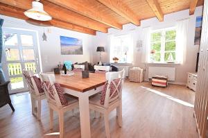 Posezení v ubytování Ferienhaus Strandläufer Sehlendorf