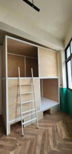 Katil dua tingkat atau katil-katil dua tingkat dalam bilik di So Art Hostel 旅人藝棧來尞青旅
